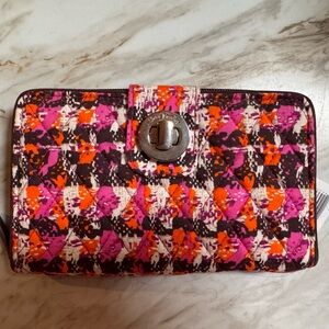 Vera Bradley turnlock wallet in Houndstooth Tweed RFID